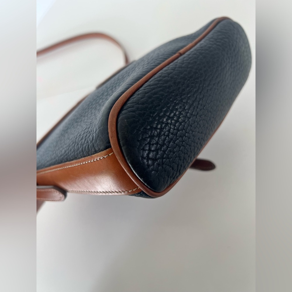 Dooney & Bourke 1980's Field Bag Navy Blue & Tan Vintage Pebbled Leather Purse - Picture 5 of 16